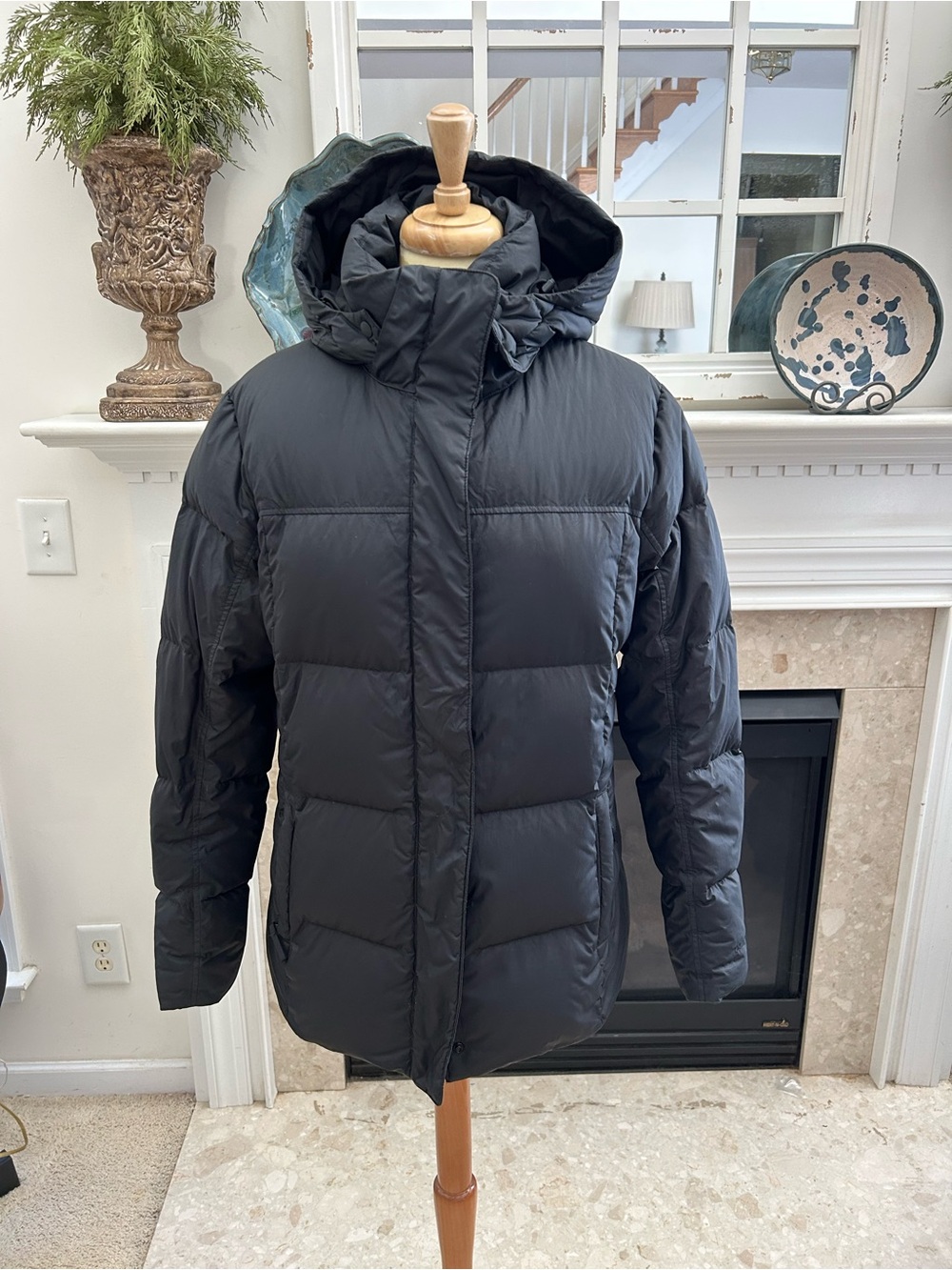 Patagonia W’s Down With it Black Hooded Down Puffer Coat